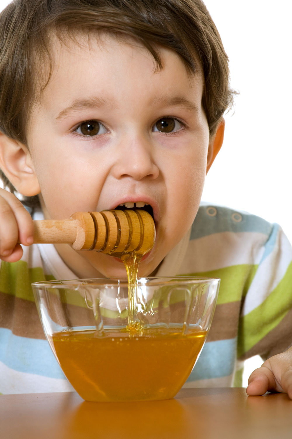 عسل برای کودکان زیر2سال مفید یا مضر؟